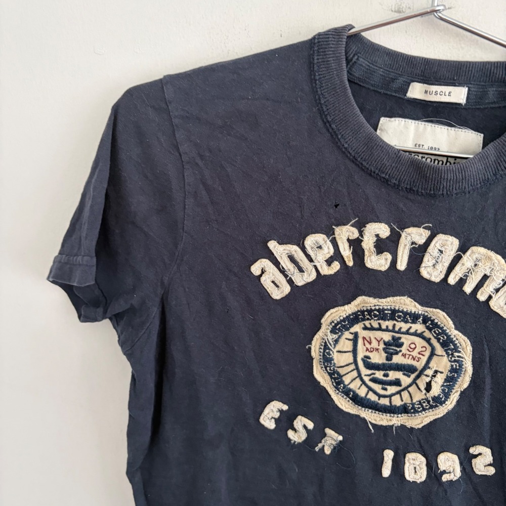 Abercrombie & Fitch Muscle Fit Graphic T-Shirt Navy Blue XL - Picture 2 of 6